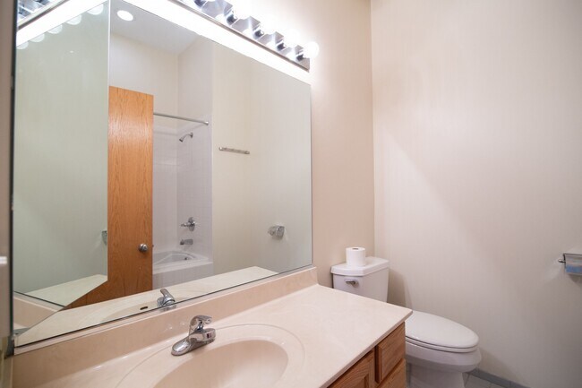 Building Photo - 910 S Michigan Ave