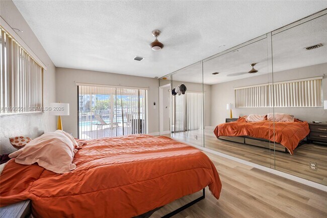 Building Photo - 2752 NE 3rd St