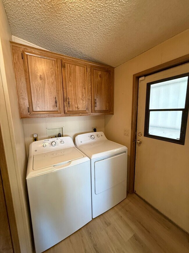 Building Photo - Two Bedroom Double Wide in the Fortuna Foothills!