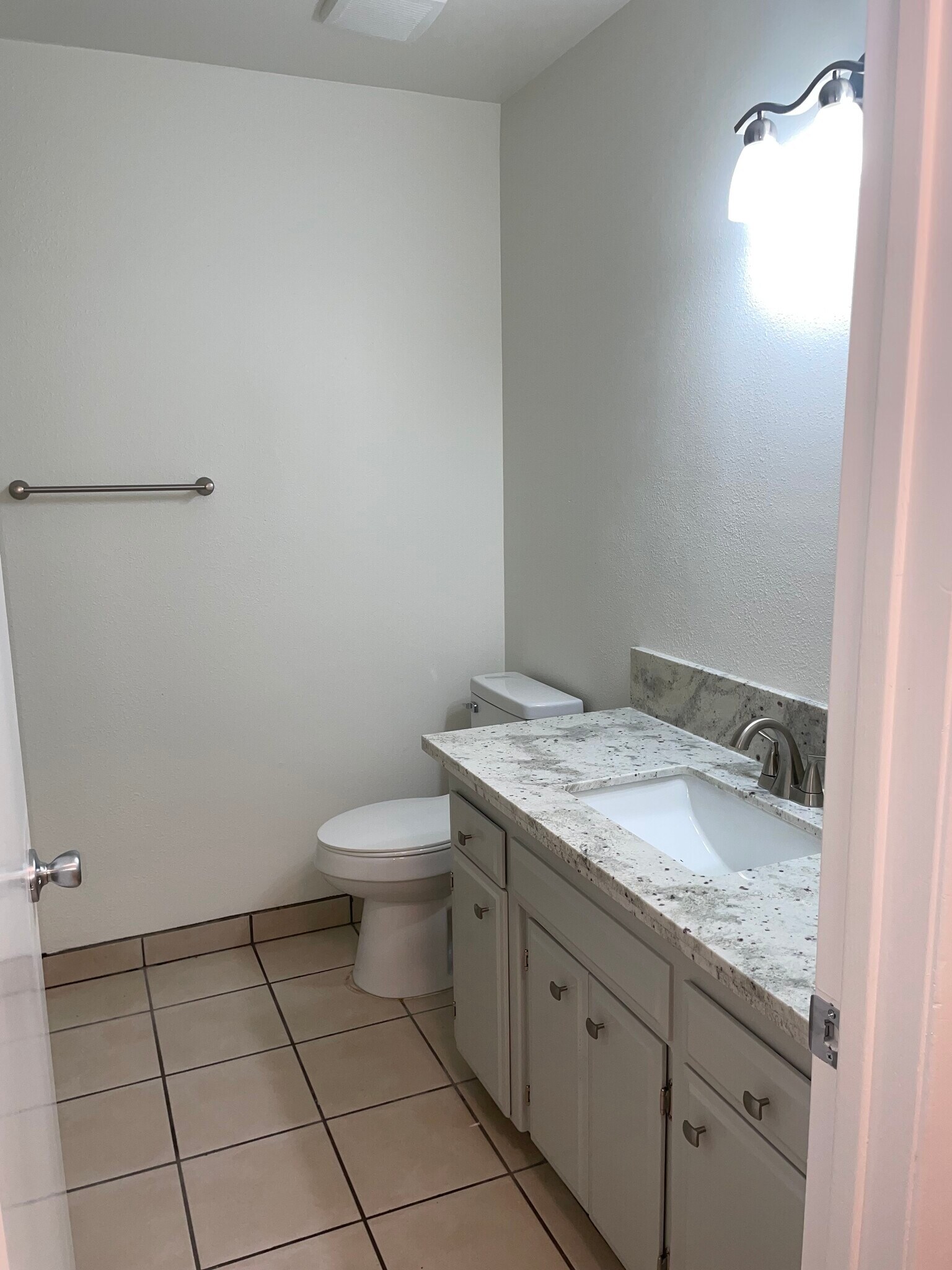 Building Photo - 5443 W Santa Ana Ave