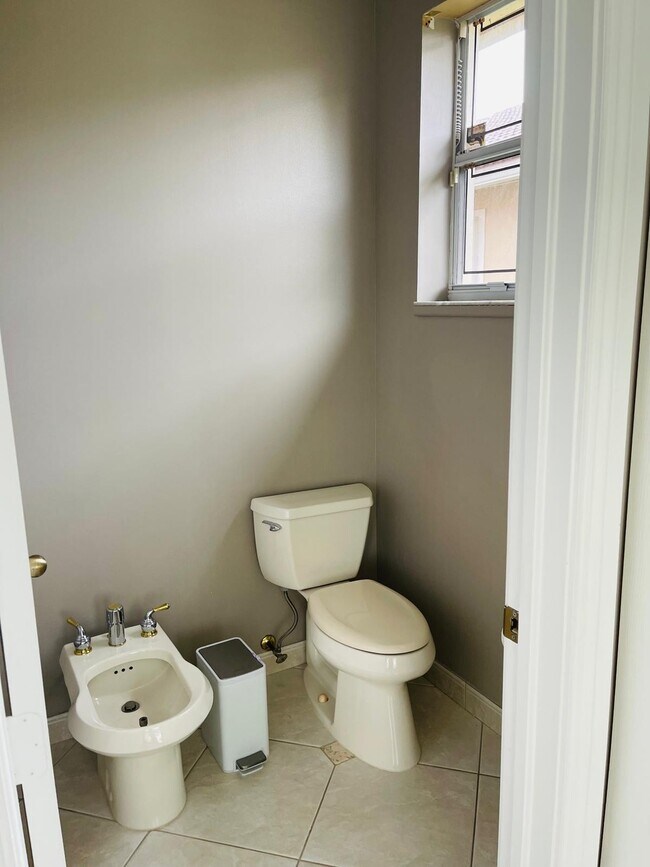 Building Photo - 6185 123rd Ln