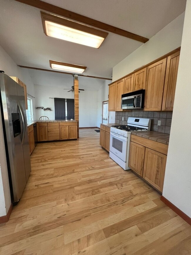 Building Photo - 3 Bedroom, 2 Bath Home on 1 Acre Property