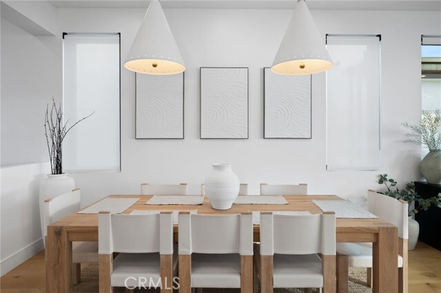 Building Photo - 807 N Paulina Ave