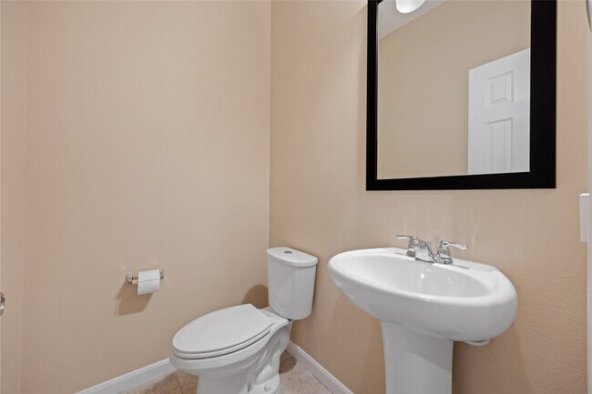 Building Photo - 17123 Wilthorne Gardens Ct