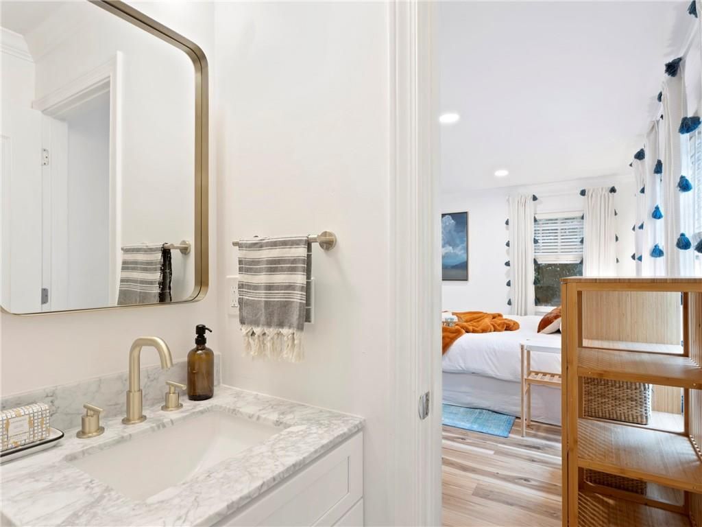 Building Photo - 325 Sinclair Ave NE