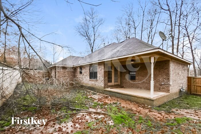 Building Photo - 275 Kings Dr