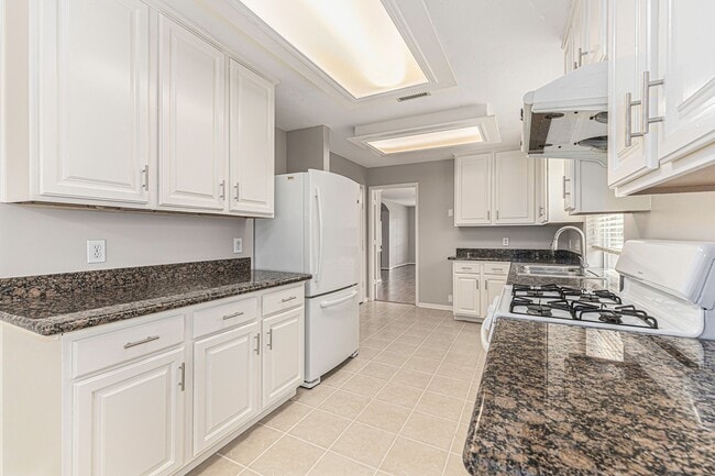 Building Photo - 3603 Beacon Hill Dr