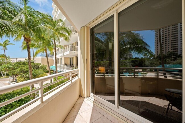 Building Photo - 888 Brickell Key Dr