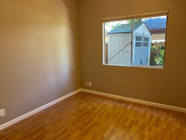 Building Photo - Remodeled 2 Bedroom 2 Bath Condo in Park-like Cedar Gables Community!
