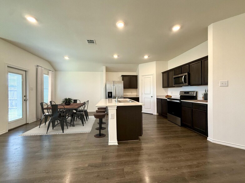 Building Photo - 3424 Sweetwater Way