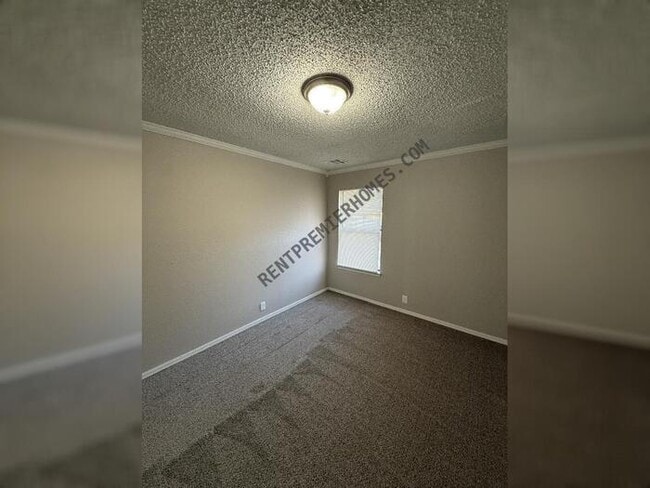 Building Photo - 1011 Taurus Dr