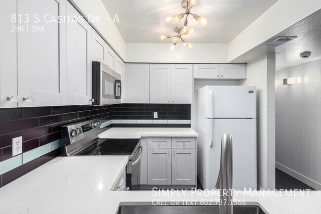 Building Photo - 813 S Casitas Dr