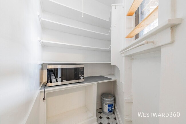 Building Photo - 6038 N Hermitage-1