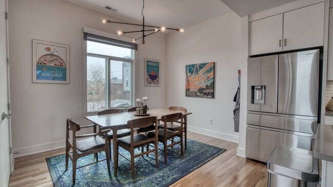 Building Photo - 3 Bedroom Townhome in 5 Points with Private Garage and Rooftop Deck