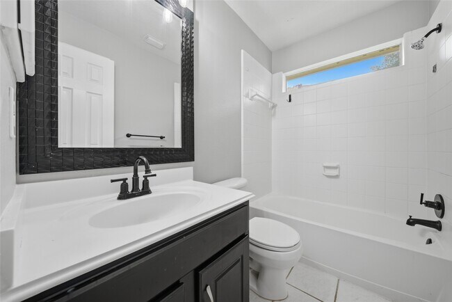 Building Photo - 1607 Sandy Park Dr