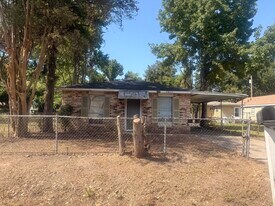 Building Photo - 2853 Wren St