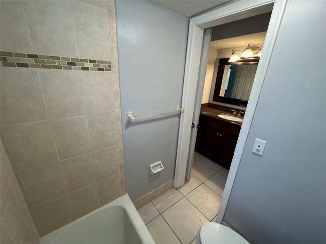 Building Photo - 1311 NE 18th St