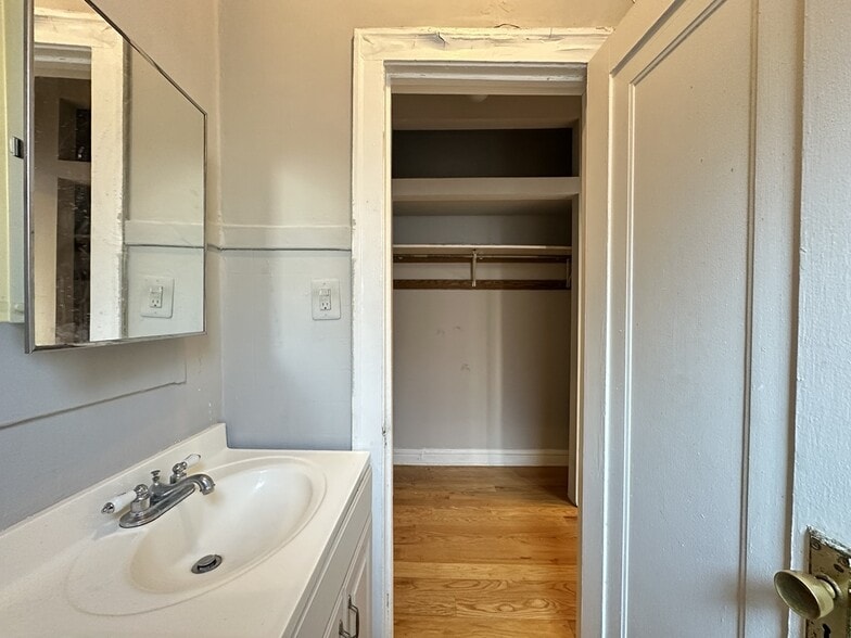 Building Photo - 2849 N Burling