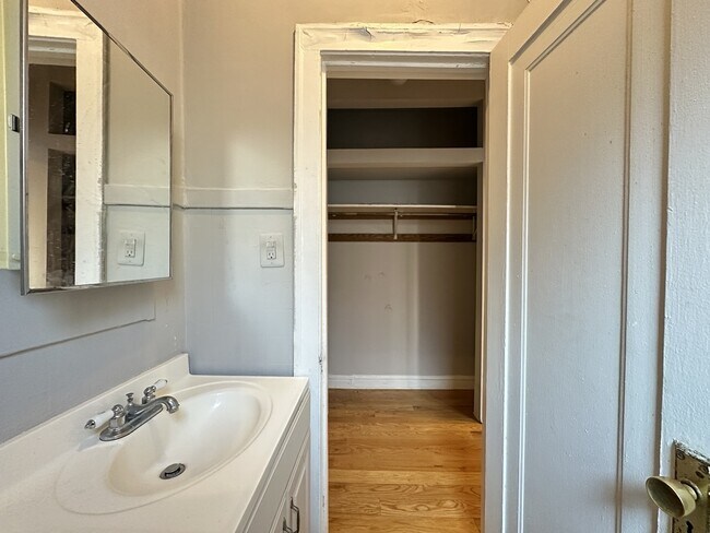 Building Photo - 2832 N Burling