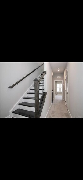 Building Photo - 458 W Tremont Ave