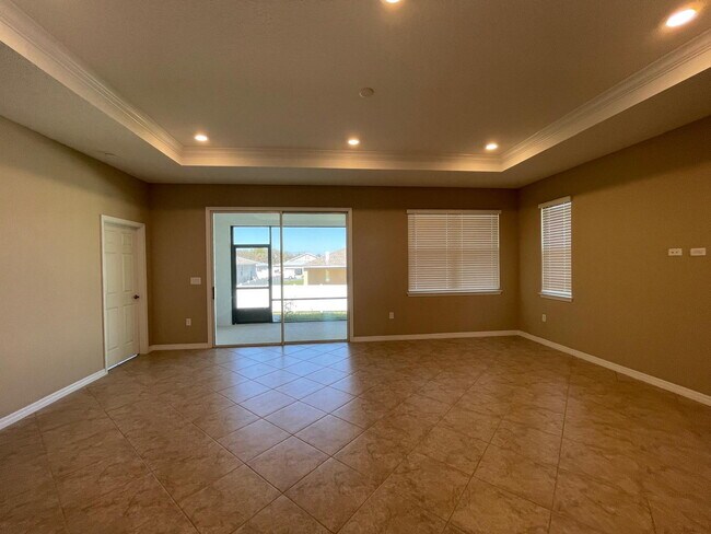 Building Photo - ***Move-In Special: 2 Weeks Free Rent! | B...
