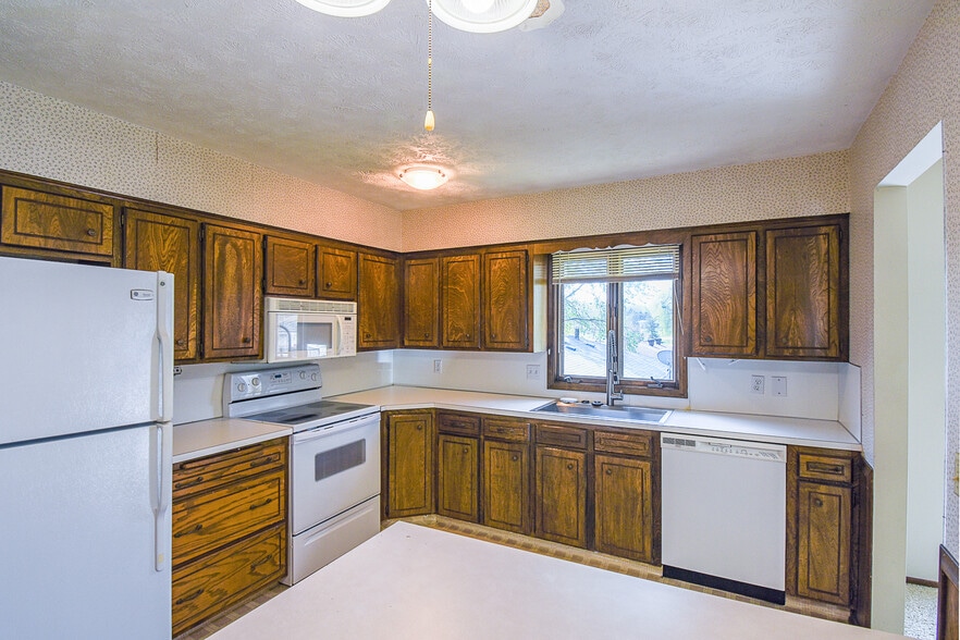 Building Photo - 10205 T Cir