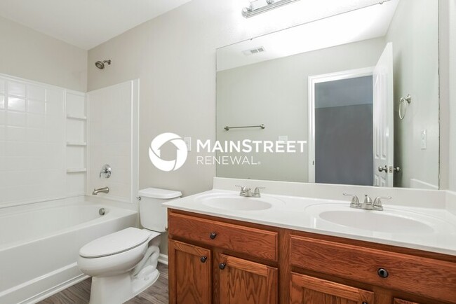 Building Photo - 6216 Summerour Place