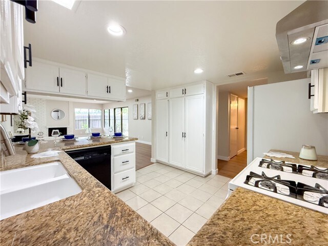 Building Photo - 1034 Romney Dr