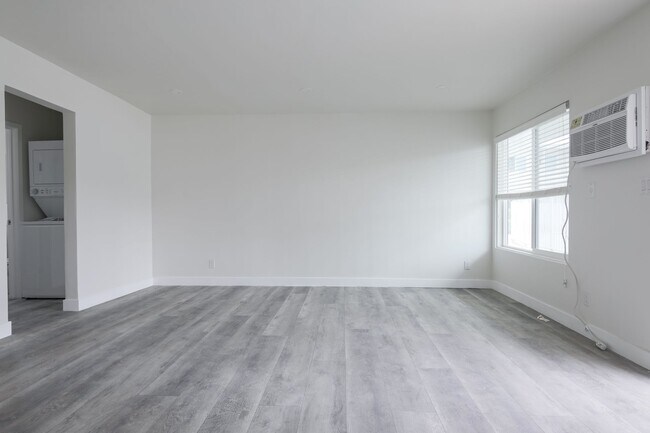 Building Photo - Newly Renovated 1 and 2 Bedroom apartments