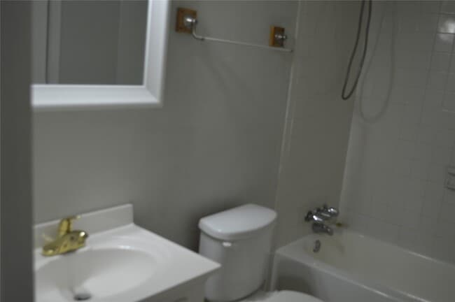 Building Photo - 532 Hollyhock st