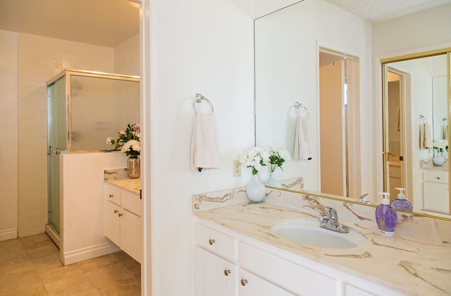 Master Bath - 18109 Coastline Dr