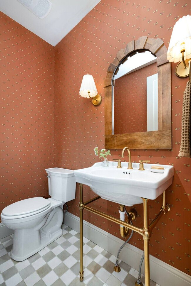 Building Photo - 501 NW B St