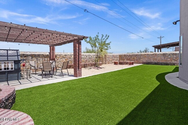 Building Photo - 3749 Loma Adriana