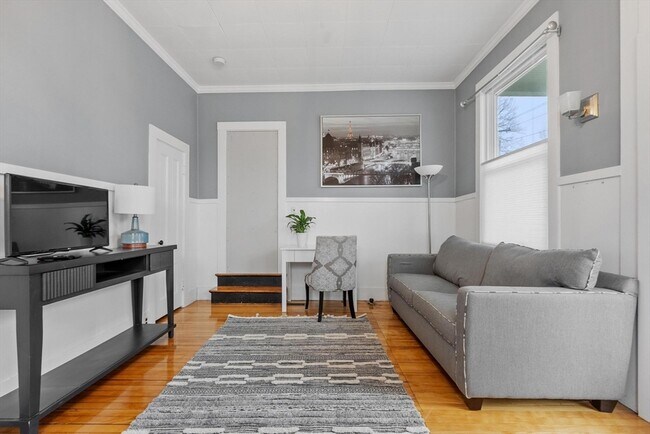 Building Photo - 113 Main St