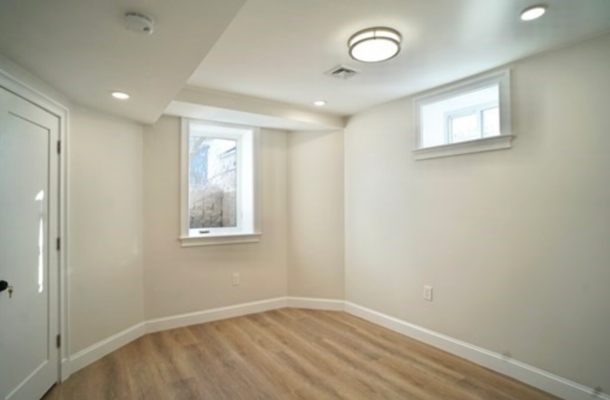 Building Photo - 75 Wareham St