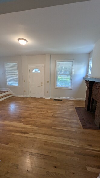 Building Photo - 615 Burr Oak St