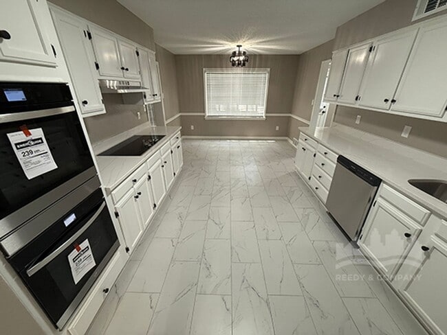 Building Photo - Welcome to your dream home in the heart of...