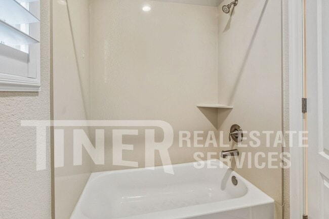 Building Photo - 7542 Pesaro Dr