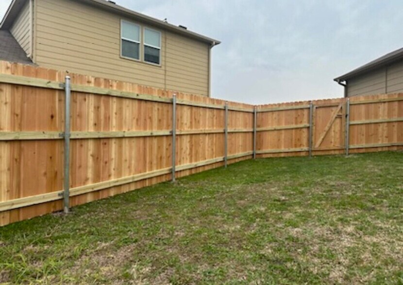 Building Photo - 9520 China Rose Dr