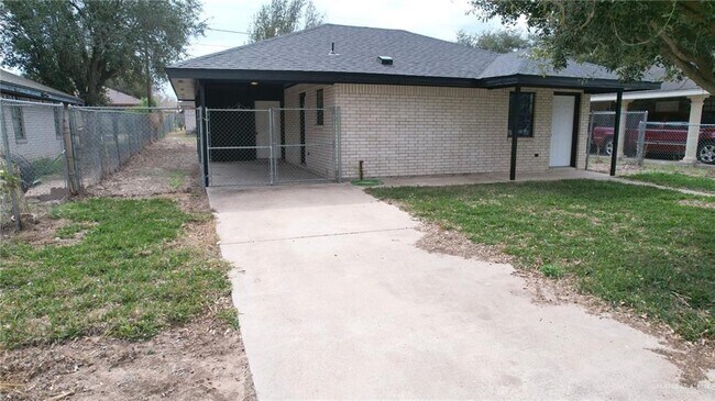 Building Photo - 3526 Pso Del Rey
