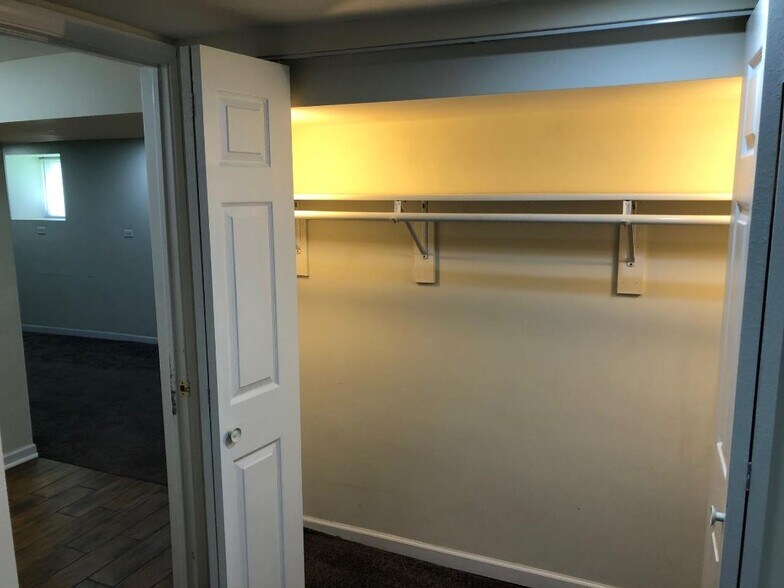 Building Photo - 1703 W Irving Park Rd