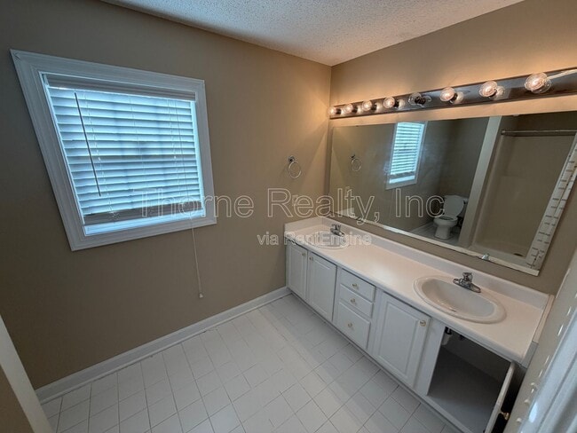 Building Photo - 133 Juniper Ct