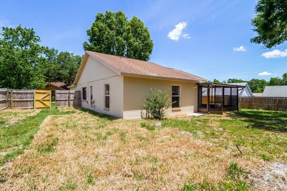 Building Photo - 1063 Alpug Ave