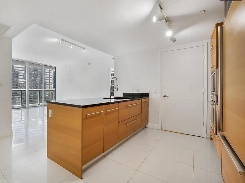 Primary Photo - 475 Brickell Ave