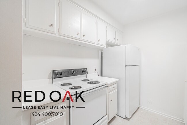 Building Photo - 10535 Lindley Ave