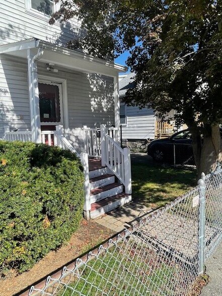 Front entrance - 32 Silver St