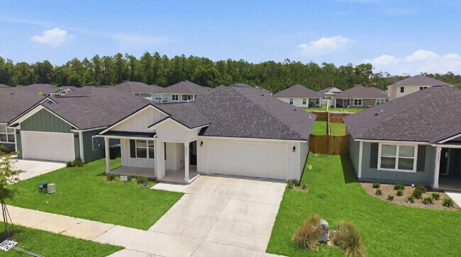 Building Photo - Huge 4 bedroom 2 bathroom home in Southwood