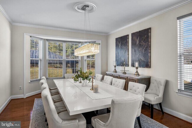 Building Photo - 7 Madison Ct