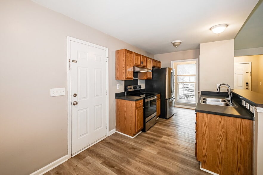 Building Photo - 5833 Lawn Meadow Dr