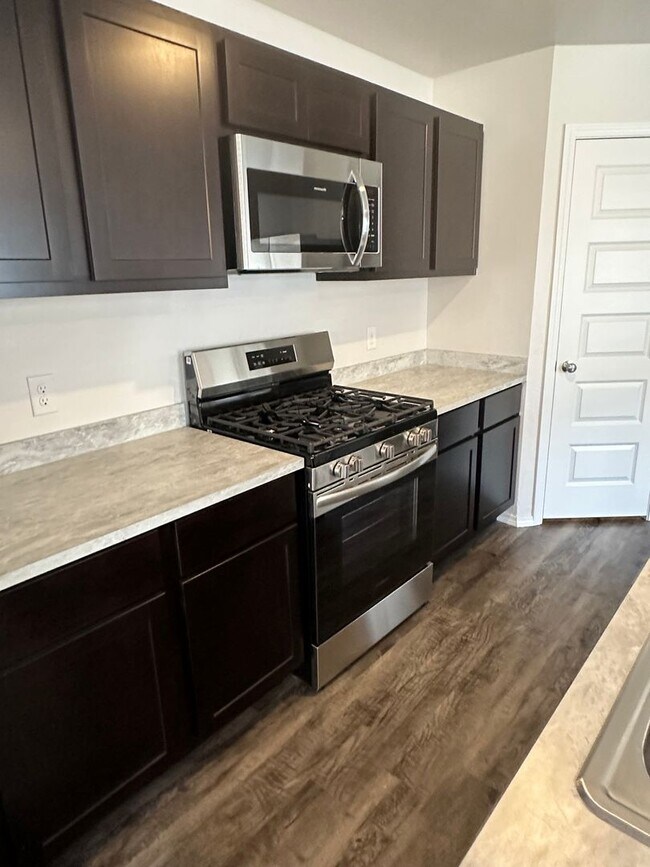 Building Photo - Pre-Leasing Now: Spacious 3-Bedroom, 2-Bath Home in Yukon